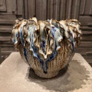 Cream Vase with leaves L