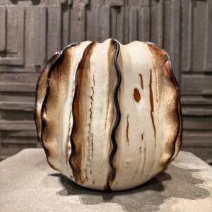 White/Brown Round Pumpkin with gold effect (J14)